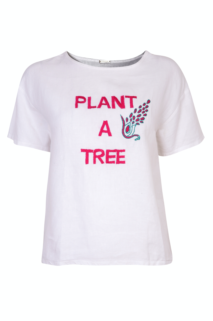 ORAMAI LONDON Handbesticktes T-Shirt, Plant a tree, Statement T-shirt, Damenshirts, Oberteile, Nachhaltige Damenmode, Leinenmode, Fair fashion, Sustainable Fashion, Fair, Vegan, Organic, Handmade, Eco, Zero waste, Fair trade - Shop now - the wearness online-shop - SUSTAINABLE & ETHICAL LUXURY FASHION