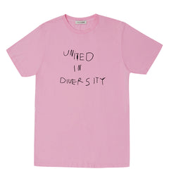 MALAIKARAISS T-shirt in pink, Biobaumwolle, T-Shirt aus Bio Baumwolle, pink, Damenoberbekleidung, Damenmode, nachhaltige Damenmode, sportliche faire Damenmode, Statement T- Shirt, fair fashion, handcrafted, female empowerment, fair, eco-friendly, shop now- the wearness onlineshop