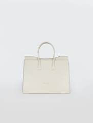 JÉROME STUDIO Handgemachte Leder Tote Bag in Off-white aus natürlich gegerbtem Kalbsleder, Leder tote bag, Leather tote bag, Weiße Damenhandtaschen, Lederhandtasche, Minimalistische Handtaschen, Bags, Handbags, Handcrafted in Germany, Eco-friendly, Handcrafted leather bags, Natural tanned leather, Organic  - Shop now - the wearness online-shop - ETHICAL & SUSTAINABLE LUXURY FASHION 