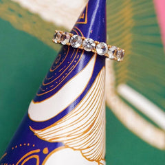 VIERI FINE JEWELLERY Ring ,18 Karat recyceltes Roségold, mit einzigartigen VIERI-Touch gefertigt, mit leuchtenden Saphiren besetzt, 4 mm breites Ringband, fair, nachhaltig