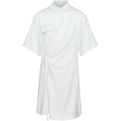 MAY BERNARDI Weißes Hemdenkleid aus Bio-Baumwolle mit asymmetrischem Schnitt für Damen, made in Europe, fair, ecofriendly, organic - the wearness online-shop 